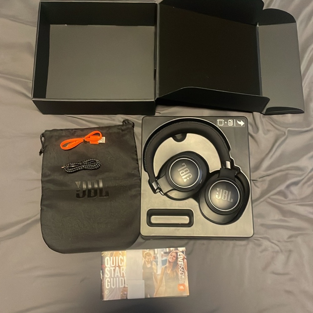 JBL Live660